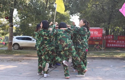 “鑄造優(yōu)秀團隊，共創(chuàng)華禹輝煌”----華禹護欄幸福村戶外拓展訓練營活動