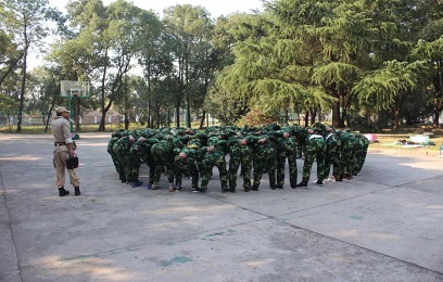 “鑄造優(yōu)秀團隊，共創(chuàng)華禹輝煌”----華禹護欄幸福村戶外拓展訓練營活動