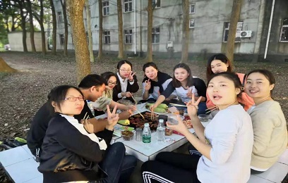 “鑄造優(yōu)秀團隊，共創(chuàng)華禹輝煌”----華禹護欄幸福村戶外拓展訓練營活動