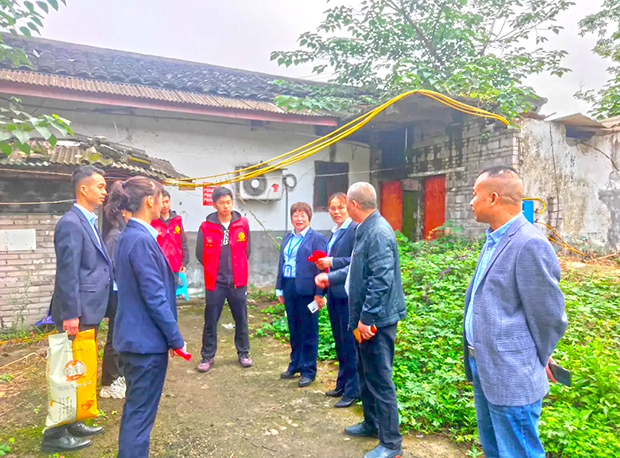 華禹護(hù)欄重慶公司重陽節(jié)慰問老兵活動