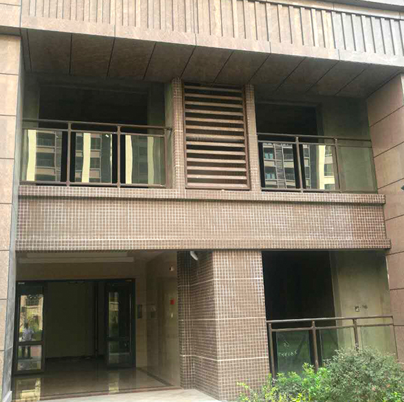 四川巴中楊壩小院陽臺護(hù)欄護(hù)窗百葉項(xiàng)目