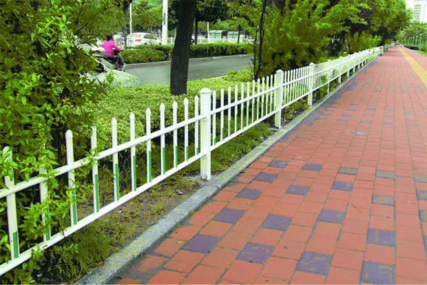 湖北鋅鋼草坪<a href=http://www.xgqqs.cn target=_blank class=infotextkey>護欄廠家</a>如何找
