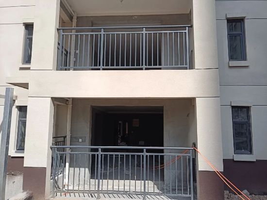河南南陽唐河秦晉花苑連廊欄陽臺(tái)護(hù)欄百葉窗項(xiàng)目