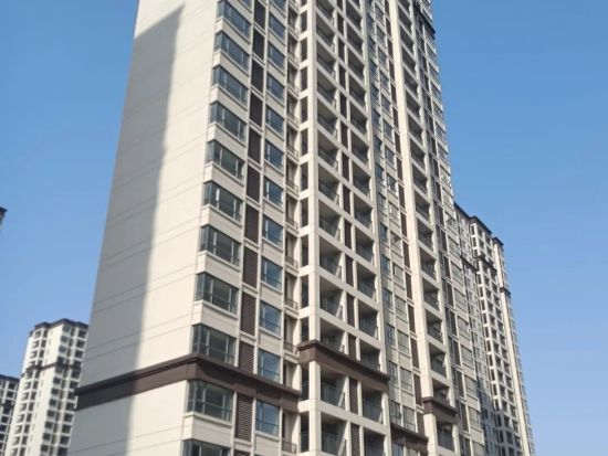 河南南陽唐河秦晉花苑連廊欄陽臺(tái)護(hù)欄百葉窗項(xiàng)目