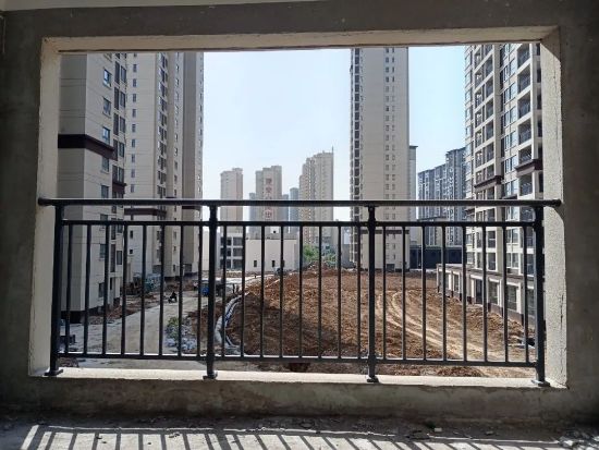 河南南陽唐河秦晉花苑連廊欄陽臺(tái)護(hù)欄百葉窗項(xiàng)目