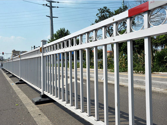 設(shè)置護(hù)欄如何考慮機(jī)動車的使用行為