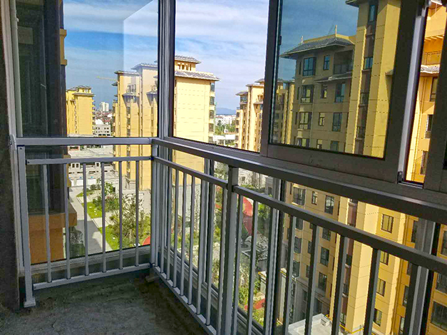 【陜西案例】漢中漢山公館<a href=http://www.xgqqs.cn target=_blank class=infotextkey>陽臺護欄</a>項目