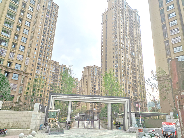 貴州畢節(jié)國春天<a href=http://www.xgqqs.cn/ target=_blank class=infotextkey>陽臺欄桿</a>護(hù)窗百葉項目