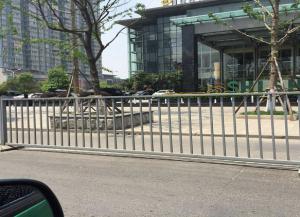 眼中無(wú)欄，心中有欄，爭(zhēng)做文明市民
