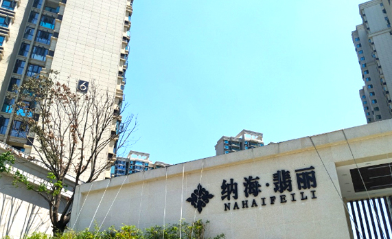 湖北荊州納?！潲愪\鋼陽臺欄桿案例