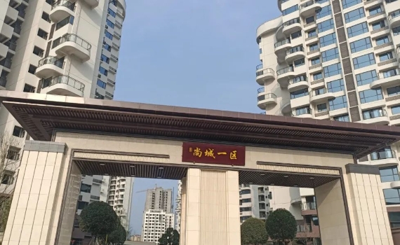 四川潤誠 . 尚城一區(qū)護(hù)欄百葉窗豎桿項目